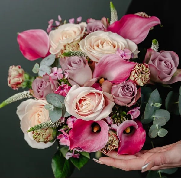 Fresh roses and tips to remember Flower Press