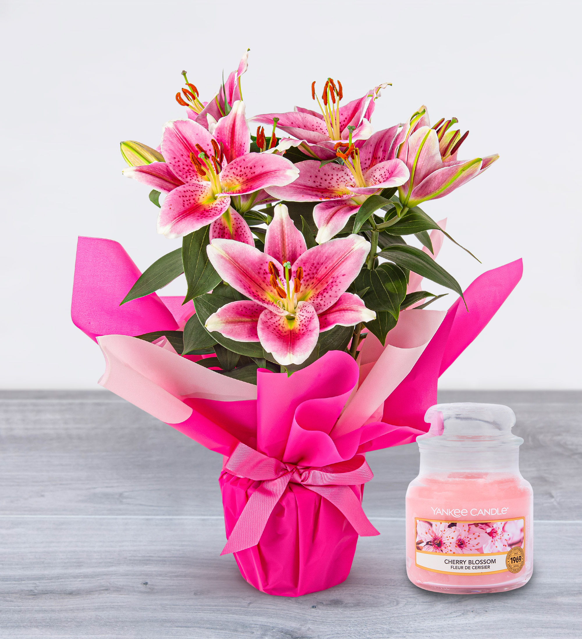 Lovely Lily Gift Prestige Flowers
